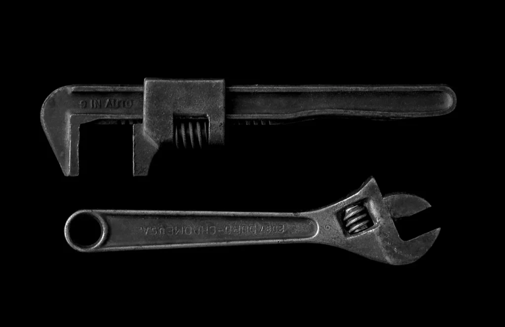 Adjustable wrench and pipe wrench